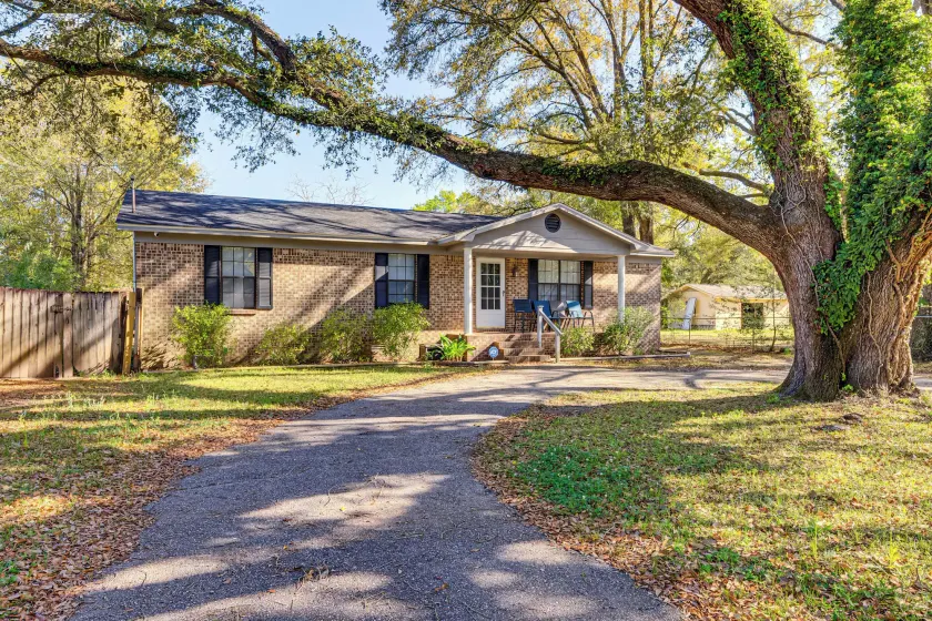 Charming Satsuma Home ~ 14 Mi to Mobile! - Image 1