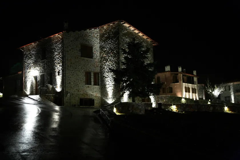 Menalia Villas & Suites ΚΤΗΜΑ ΚΟΥΜΠΟΥΡΗ - Image 1