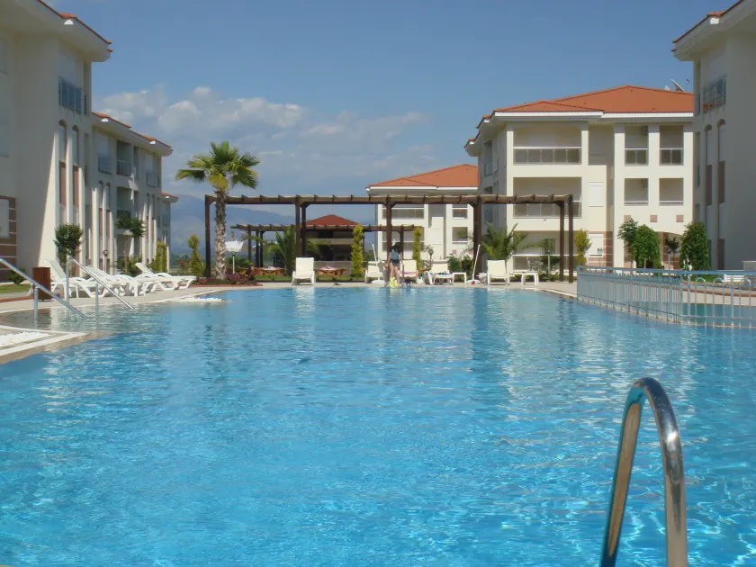 Four Seasons I -10 With 2 Bedrooms Guarantees a Wonderful Holiday - Image 1
