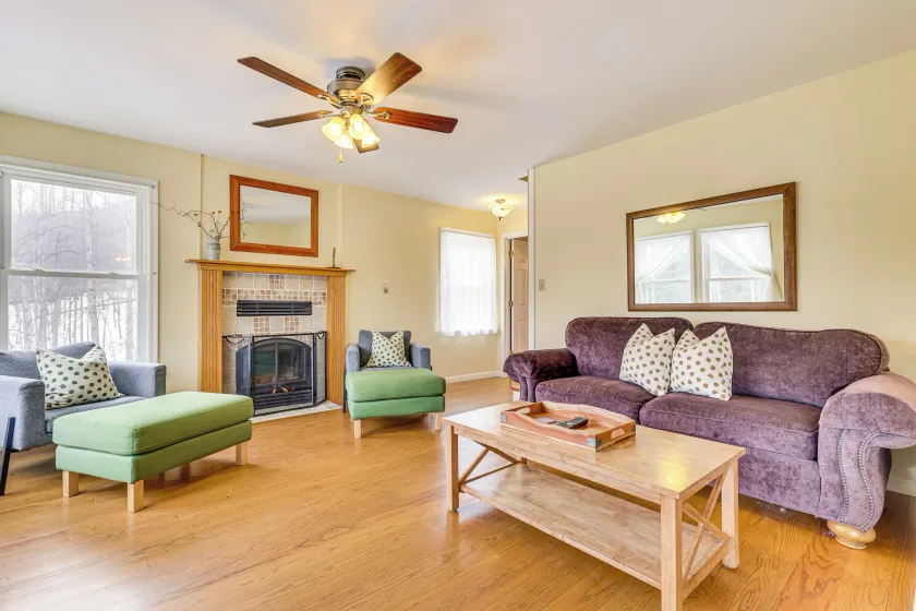 Family Home w/ Game Room & Decks in Etlan! - Image 1