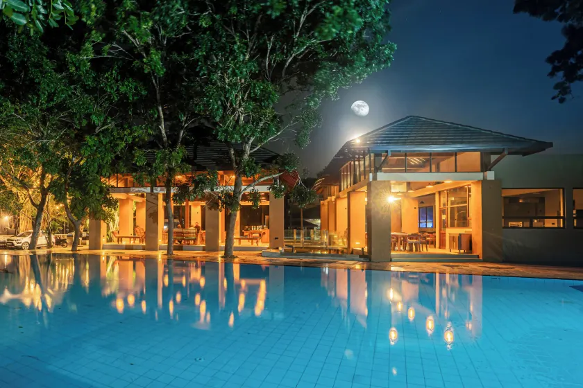 LUXTORI Arugambay - Image 1