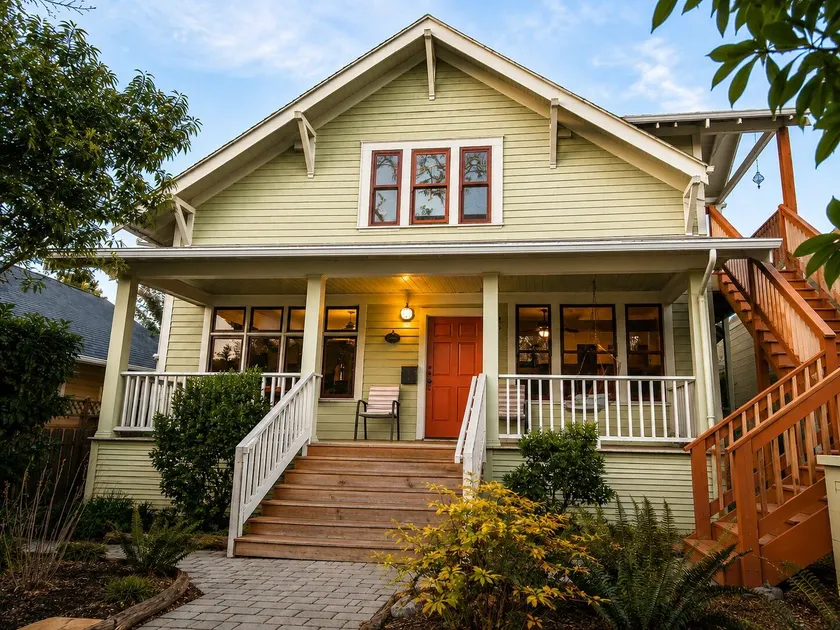 Bluebird Guesthouse - Image 1