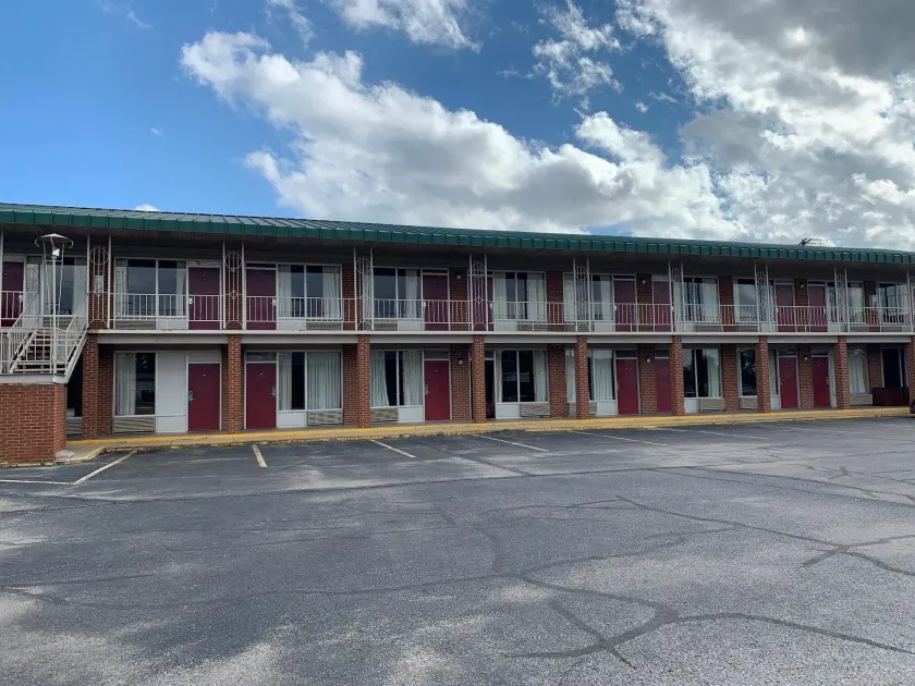 Coachman's Inn Motel - Image 1