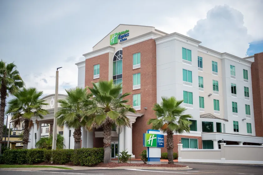 Holiday Inn Express Hotel & Suites Chaffee - Jacksonville West by IHG - Image 1