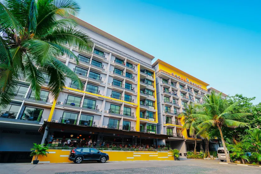 Vogue Pattaya Hotel - Image 1