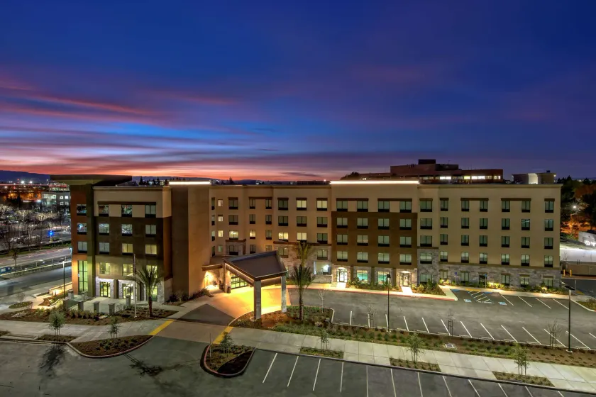 Hampton Inn & Suites San Jose Airport - Image 1