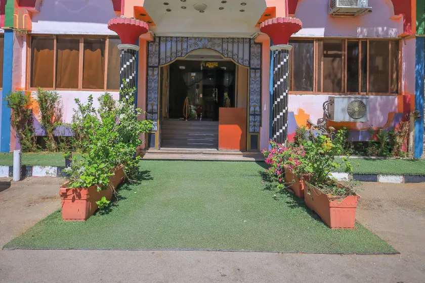 Tiba Hotel - Image 1