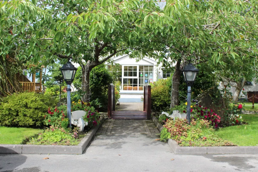 Lake House Hotel - Image 1