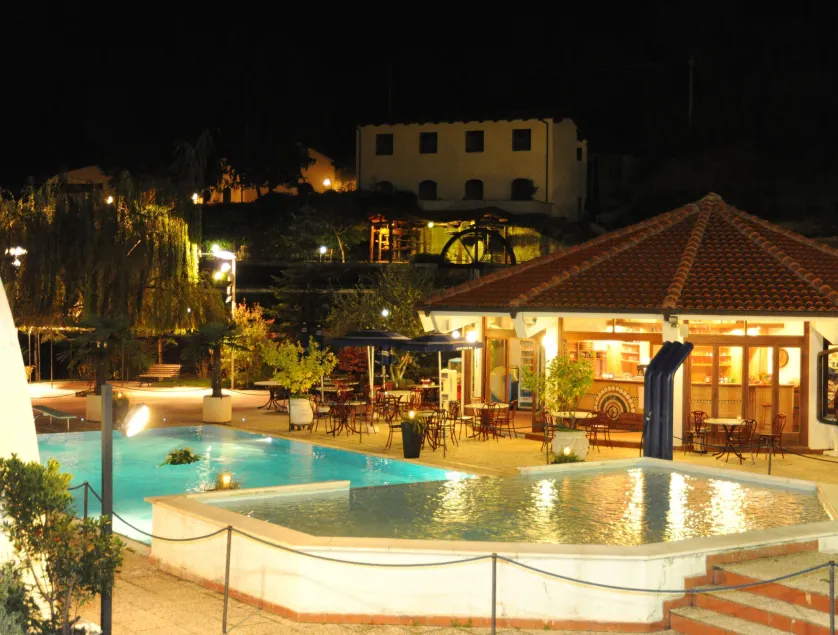Hotel Lago Bin - Image 1
