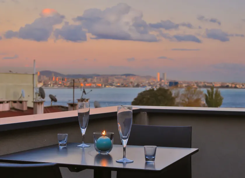 Alilass Hotel - Image 1