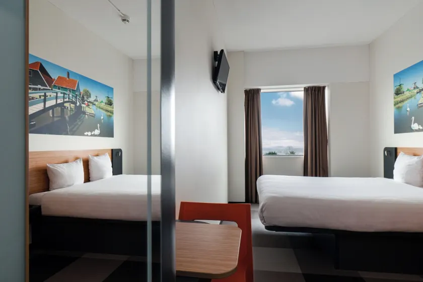 easyHotel Amsterdam Zaandam - Image 1