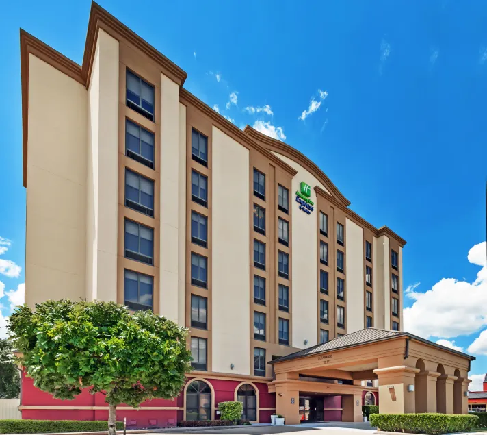 Holiday Inn Express & Suites Houston - Memorial Park Area by IHG - Image 1