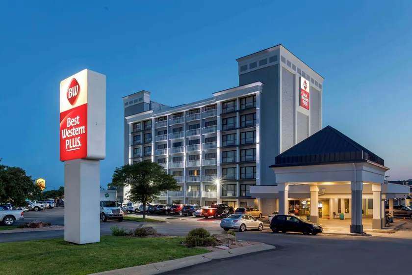 Best Western Plus Midwest Inn - Image 1