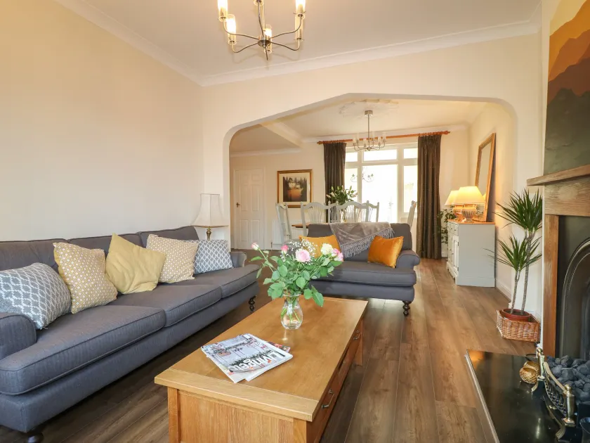 2 Gladstone Avenue - Image 1
