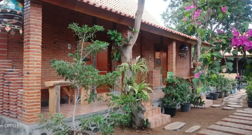 Nita's Homestay Banyuwangi - Image 1