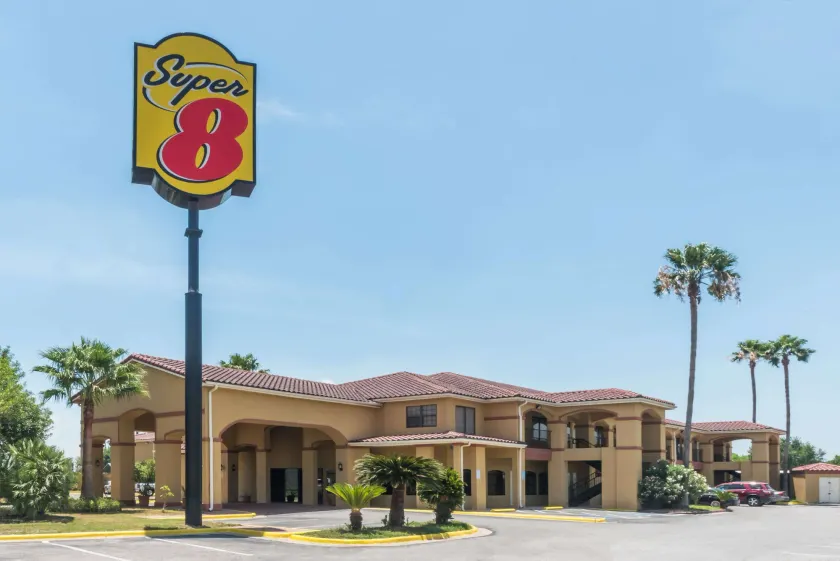 Super 8 by Wyndham Weslaco - Image 1