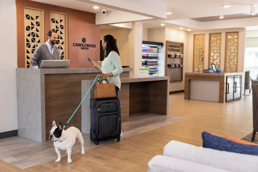 Candlewood Suites Orange by IHG - Indgang
