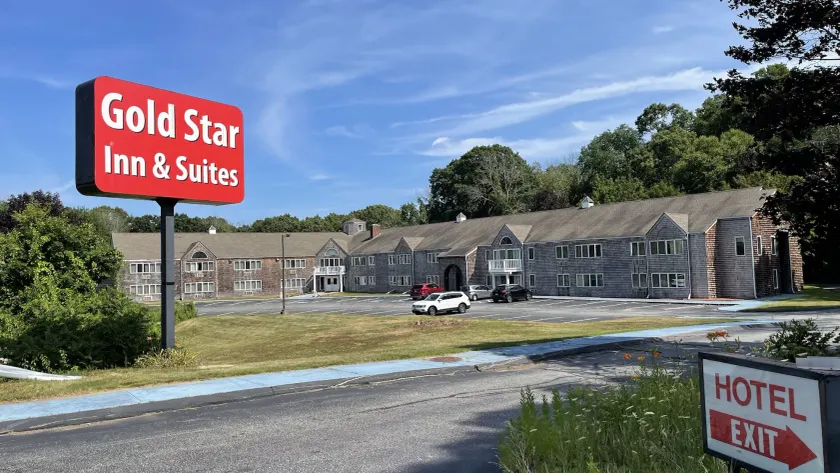 Gold Star Inn & Suites - Image 1