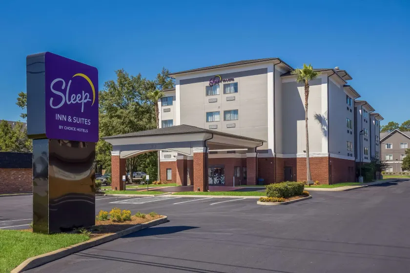 Sleep Inn & Suites North Mobile Saraland - Image 1