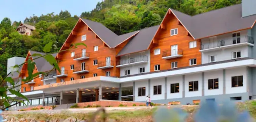 Sky Palace Hotel - Image 1