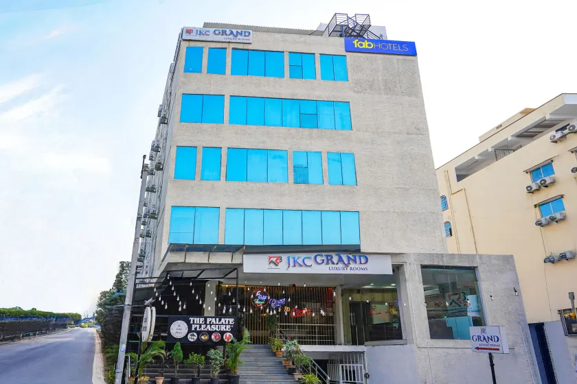 Super Townhouse HITEC City Metro Station Formerly JKC Grand - Image 1