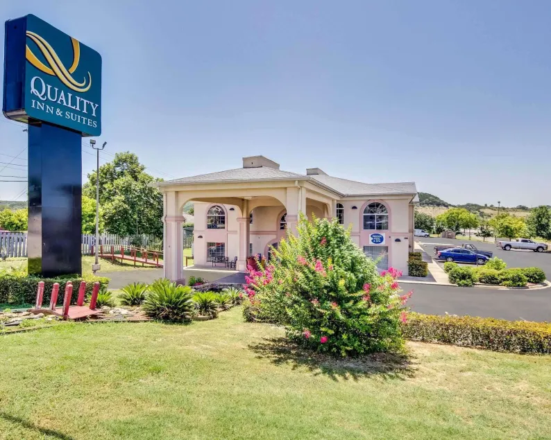 Quality Inn & Suites Kerrville - Image 1