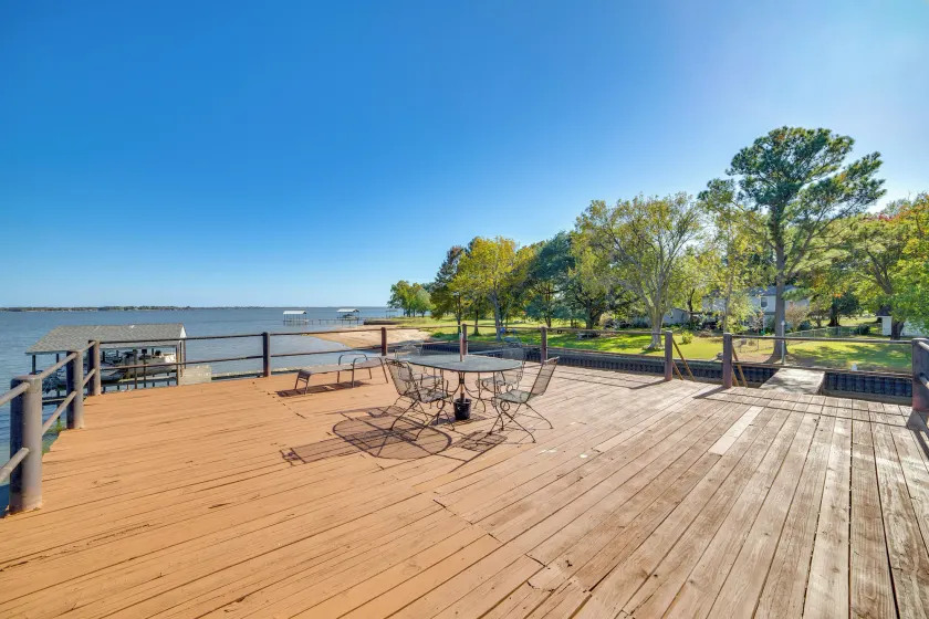 Family Retreat on Cedar Creek Lake! Dock & Views - Image 1