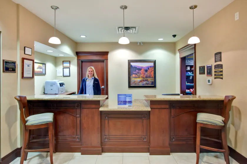 Staybridge Suites London by IHG - Lobby