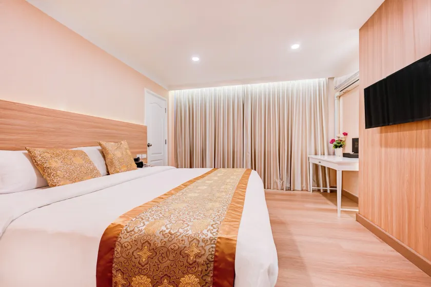Palette The Travellers Hotel Bangkok - Image 1