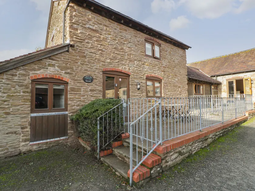 Larch Bed Cottage - Image 1