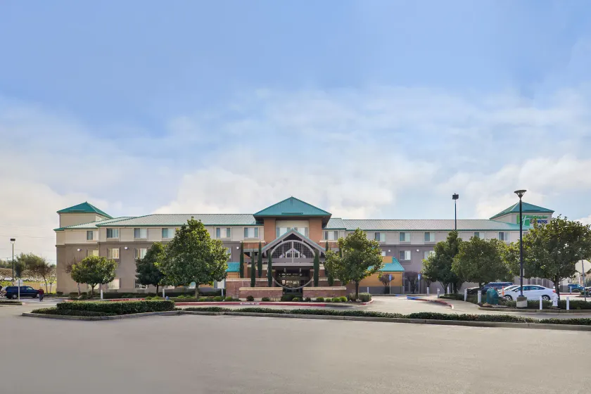 HOLIDAY INN EXPRESS & SUITES ELK GROVE CENTRAL - HWY 99 by IHG - Image 1