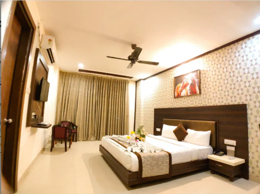 Hotel Badrika Inn - Image 1