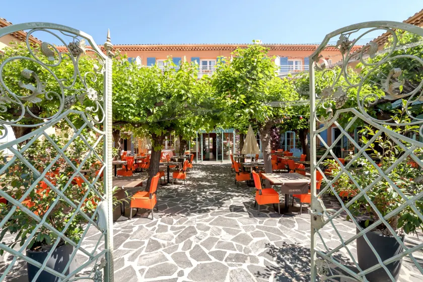 Hôtel Le Provençal Les Issambres - Image 1