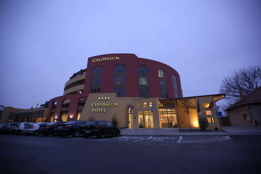 Colosseum Hotel - Image 1