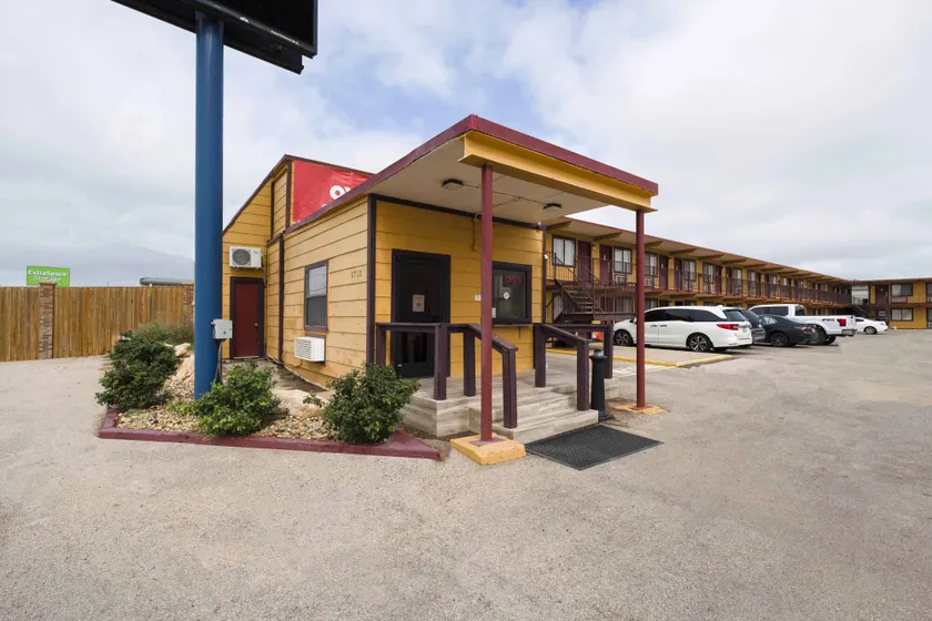 Oyo Hotel Odessa TX, East Business 20 - Image 1