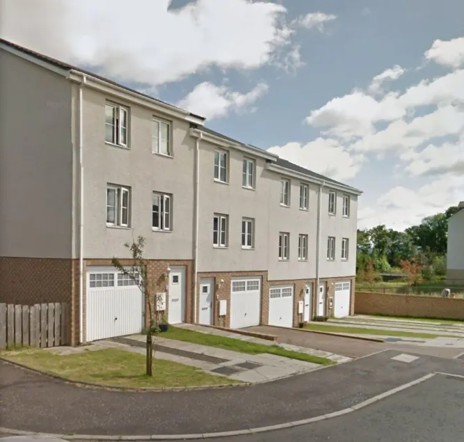 Livingston 4 bedroom townhouse - Image 1