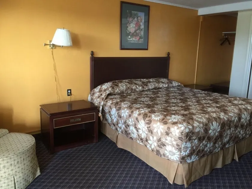 Relax Inn - Image 1