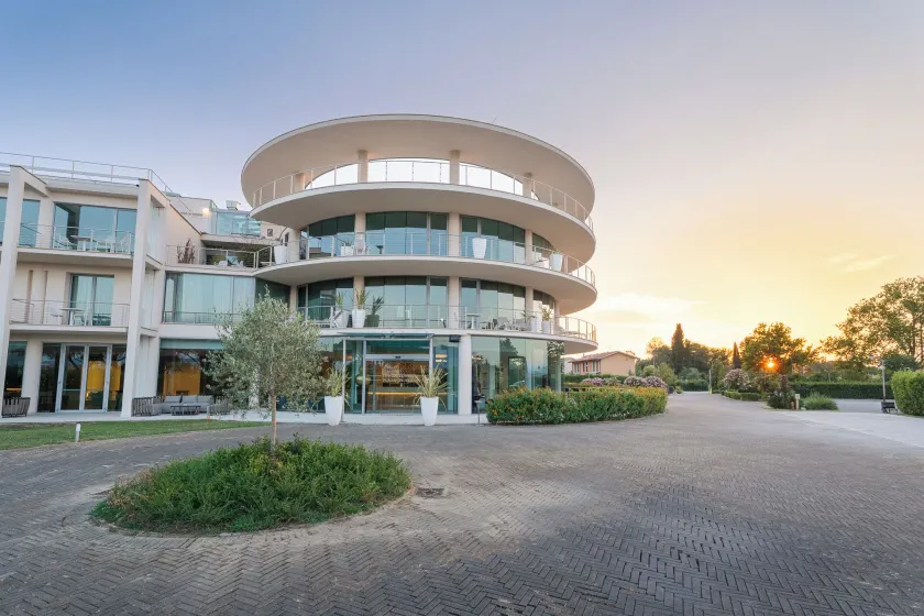 Smy Pisa Plaza - Image 1