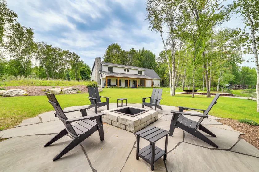 Cottage on Crooked River w/ Dock + Slip! - Image 1