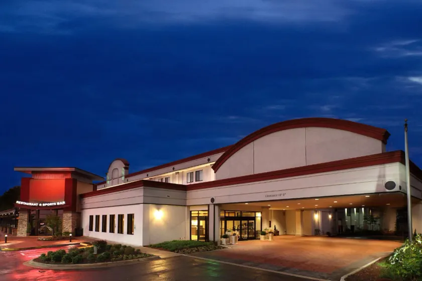 Wyndham Grand Executive Center Little Rock Airport - Image 1