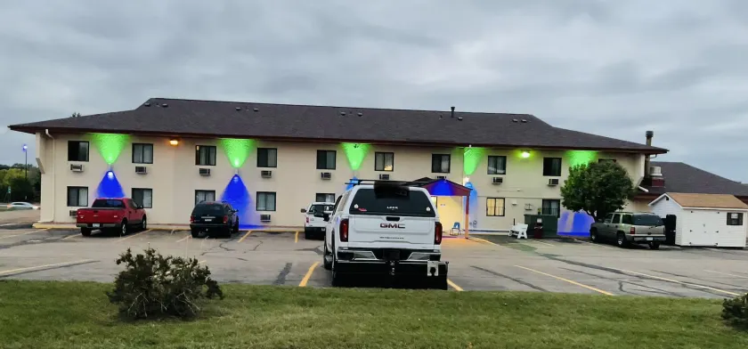 Budget Host Inn - Image 1