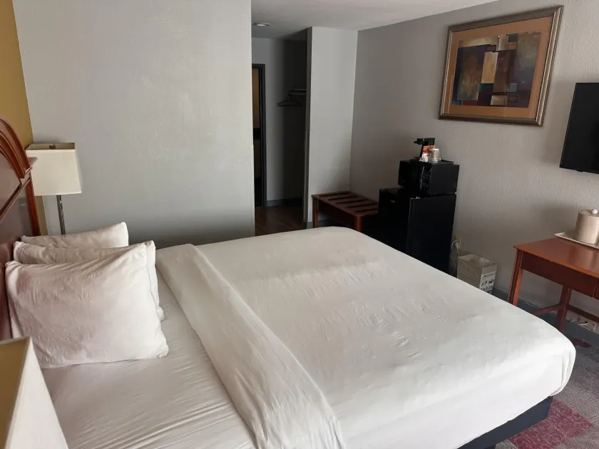 Americas Best Value Inn Hayward - Image 1