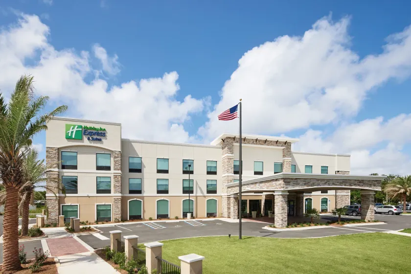 Holiday Inn Express & Suites Gulf Breeze - Pensacola Area by IHG - Image 1