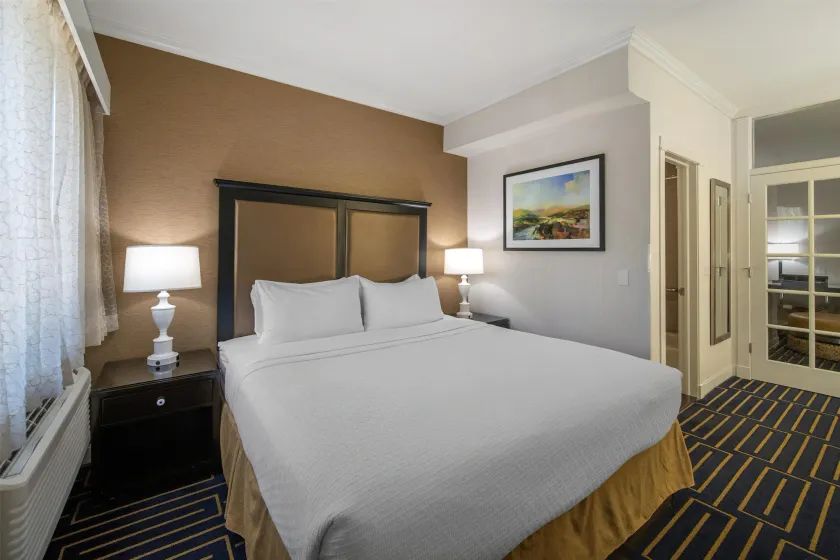 Best Western Plus Palm Court Hotel - Image 1
