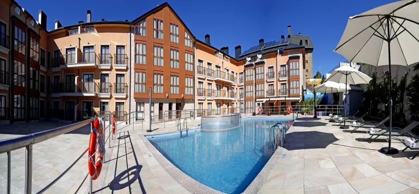 Apartahotel & Spa Jacetania - Image 1