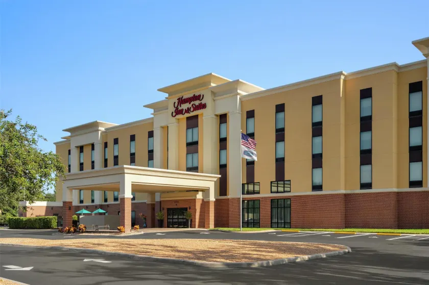 Hampton Inn & Suites Tampa Busch Gardens Area - Image 1