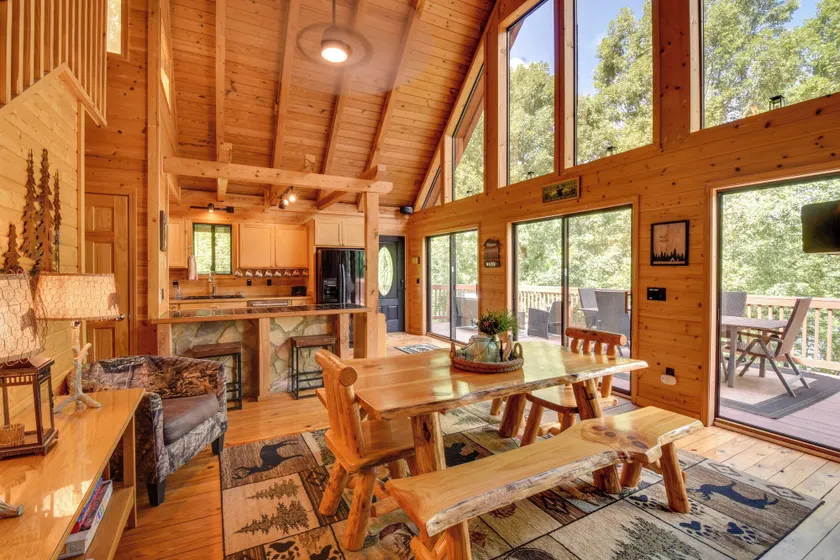 Lakefront Six Mile Vacation Rental w/ Dock - Interiør