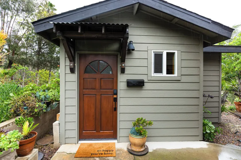 Sip, Golf & Unwind: Couple's Retreat in Fallbrook - Image 1