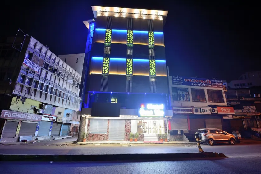 Hotel One Up - Image 1