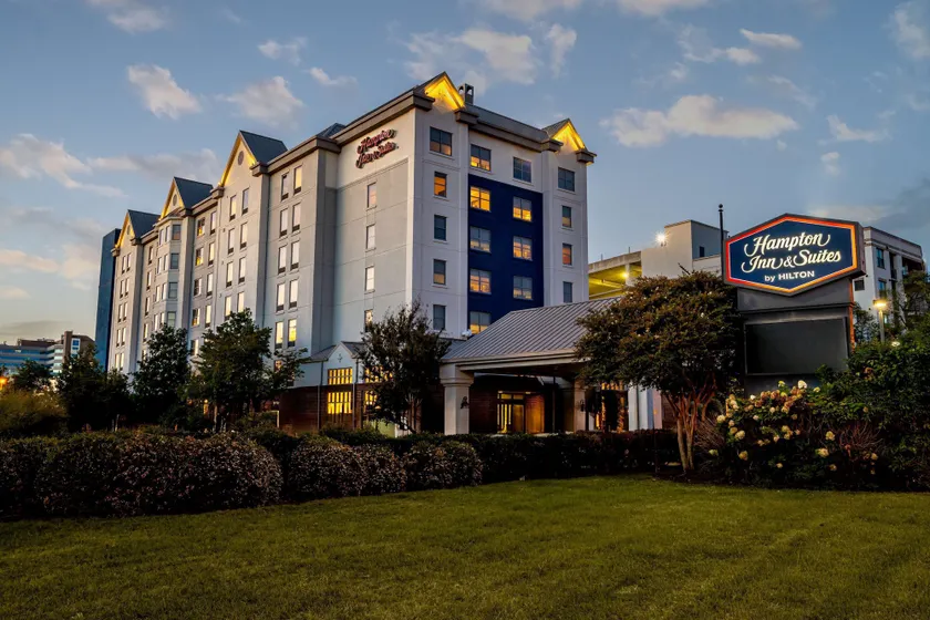 Hampton Inn & Suites Nashville-Vanderbilt-Elliston Place - Image 1